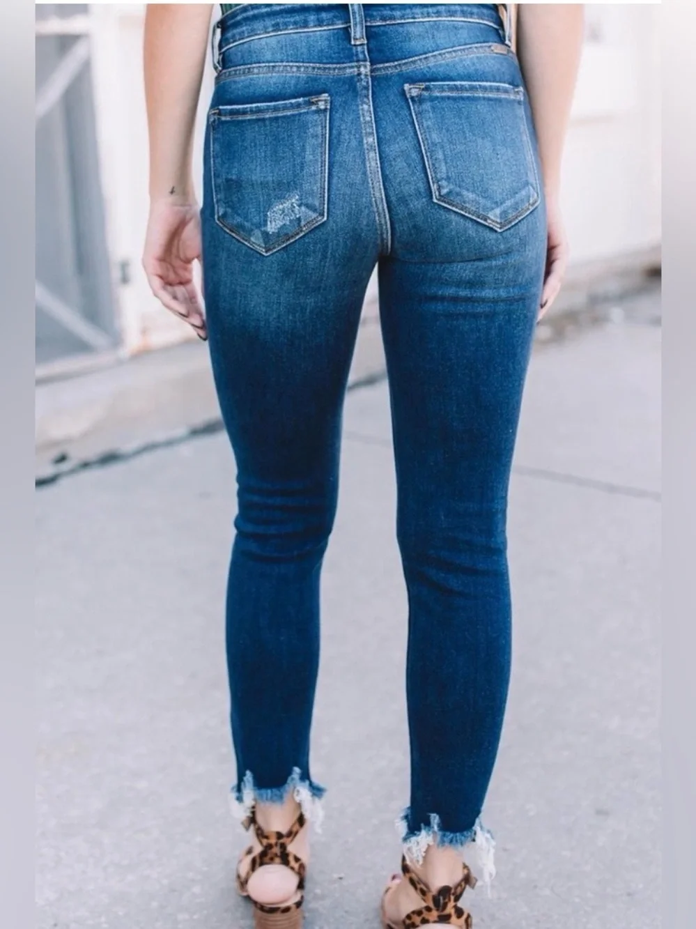 KanCan Estillo Distressed Mid-Rise Skinny Jeans- Size 27